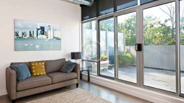 Apartment with a Bal