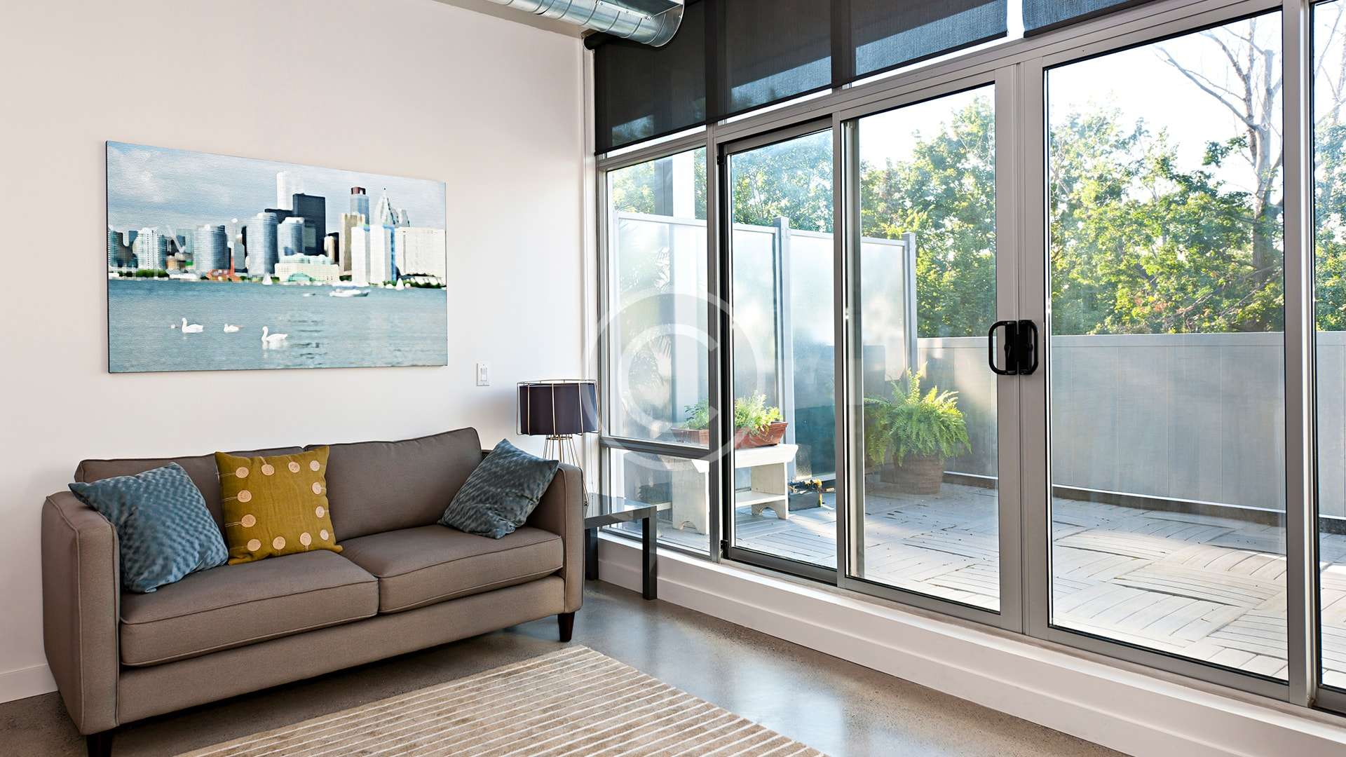 Apartment with a Bal